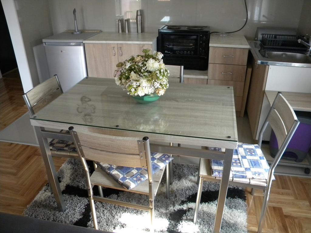 Apartment Srebrni Oblak アランジェロヴァツ エクステリア 写真