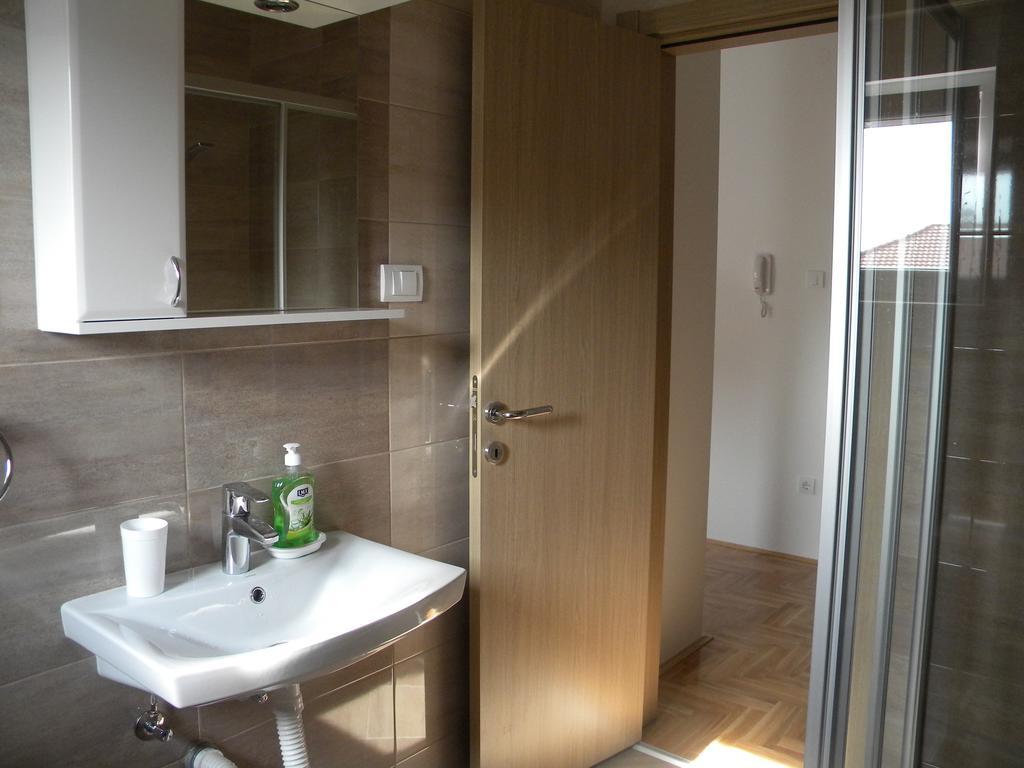 Apartment Srebrni Oblak アランジェロヴァツ エクステリア 写真